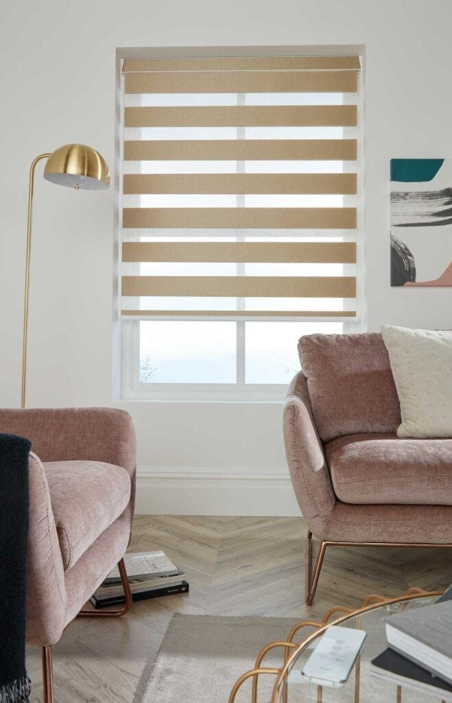 lounge-with-beige-blinds