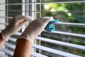 hands-cleaning-venetian-blinds